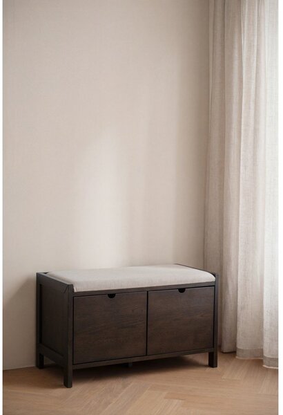 Botník z dubového dřeva s lavicí v tmavě přírodní barvě 80x47x41 cm Hillmond – Rowico