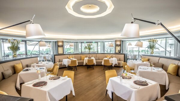 Artemide Designová stojací lampa Tolomeo Mega, 1xE27, hliník, s vypínačem Materiál stínidla: Hedvábná saténová textilie, Průměr stínidla: 32 cm