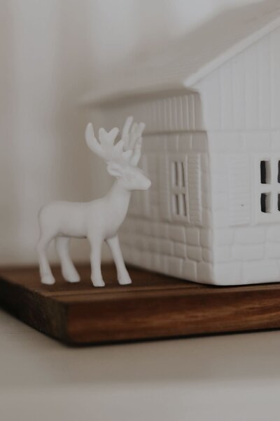 Porcelánový svícen domeček Ski Hut