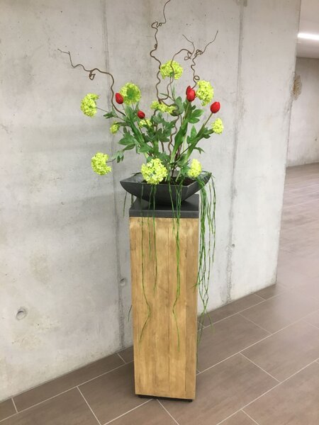 Podstavec PODEST, výška 100 cm, dřevo, hnědý