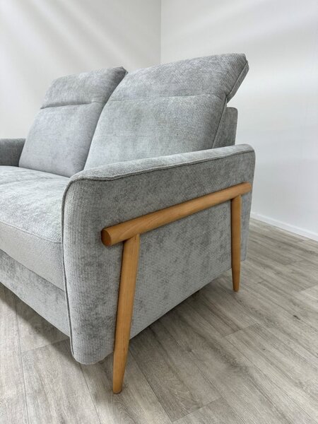 Dvoumístná pohovka AMBRA - spojení skandinávské elegance a dokonalého pohodlí