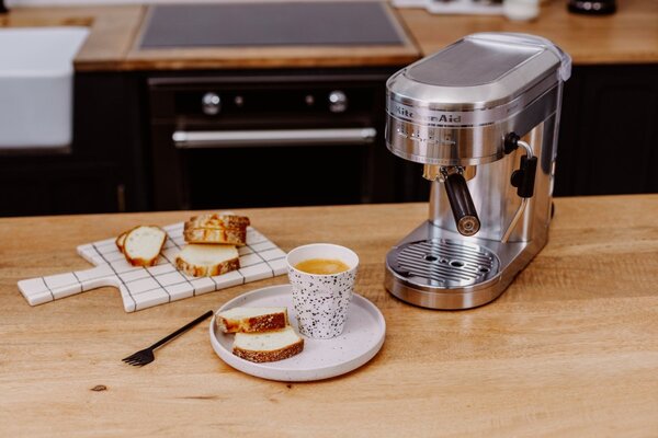 Pákový kávovar KitchenAid Artisan 5KES6503 - královská červená