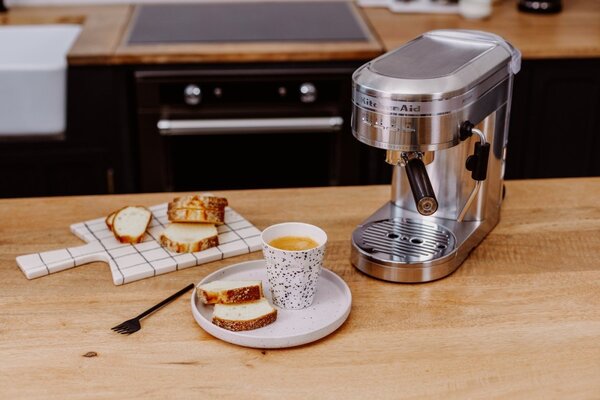 Pákový kávovar KitchenAid Artisan 5KES6503 - černá