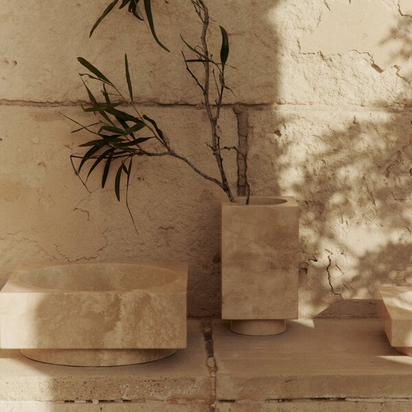FERM LIVING Mísa Hew Low Centrepiece, Travertine