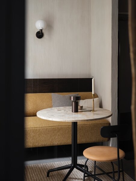 Audo Copenhagen Stolní lampa Column - Bronze MN225