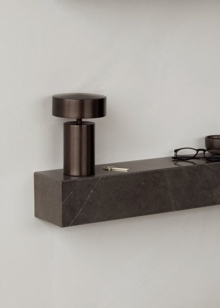 Audo Copenhagen Stolní lampa Column - Bronze MN225