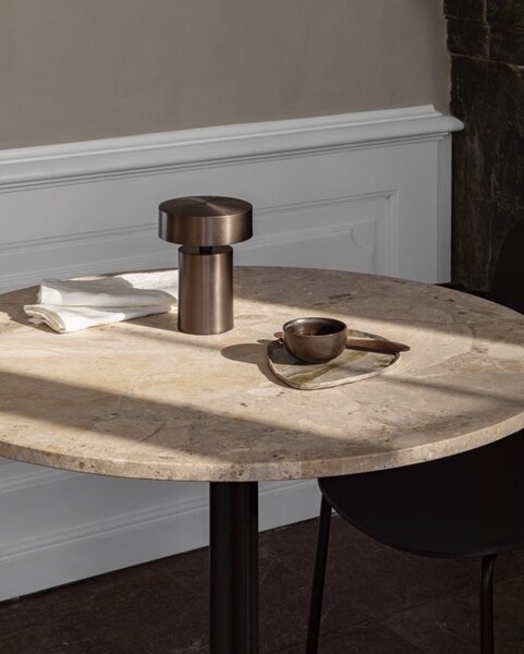 Audo Copenhagen Stolní lampa Column - Bronze MN225