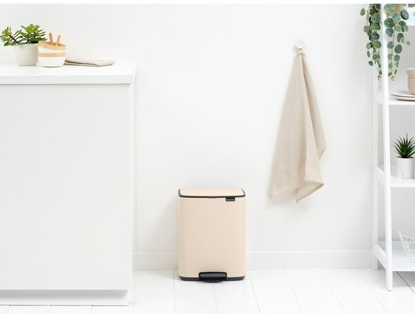 Béžový nášlapný ocelový odpadkový koš 12 l Bo – Brabantia