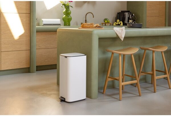 Bílý nášlapný ocelový odpadkový koš 30 l Bo – Brabantia