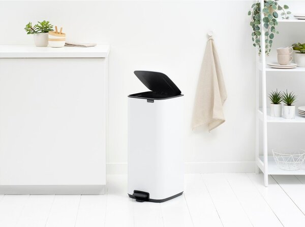 Bílý nášlapný ocelový odpadkový koš 30 l Bo – Brabantia