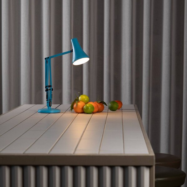 Anglepoise LED stolní lampa 90 MINI VIVID, tyrkysově modrá USB, stmívatelný, Modrá, Pracovna / kancelář, Hliník, Industriální design, stojací lampa