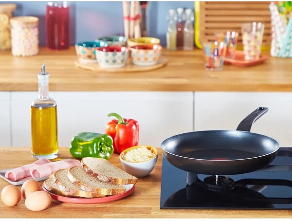 Pánev s nepřilnavým povrchem ø 24 cm Simply Clean Red B5670453 – Tefal