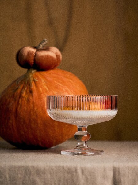 Sinsay - Vonná svíčka s motivem dýně a listů Pumpkin Spice - bílá