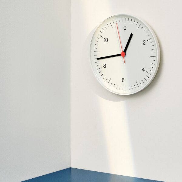HAY Nástěnné hodiny Wall Clock, White