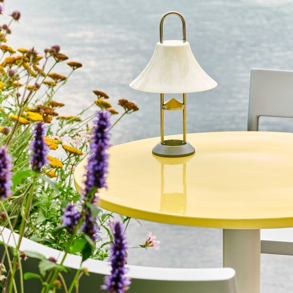 HAY Zahradní stůl Ceramic Ø70, Bright Yellow