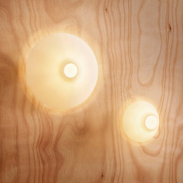 HAY Nástěnná lampa Ono Flush Ø350, White Opal