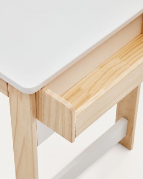 Dětský psací stůl s bílou deskou 40x77 cm Serwa – Kave Home