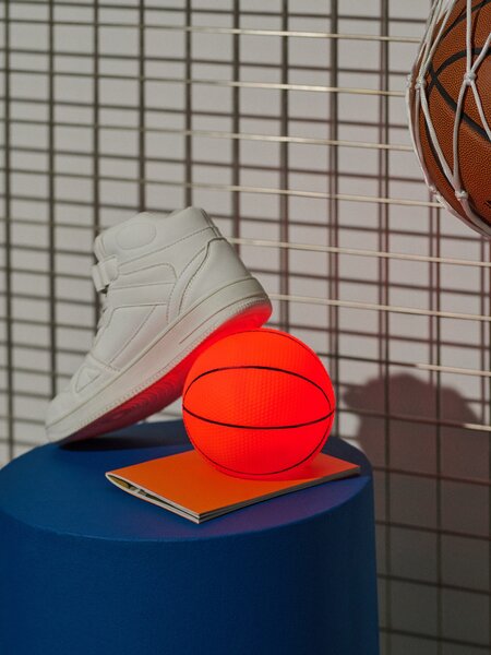 Sinsay - LED noční lampa ve tvaru basketbalového míče - oranžová