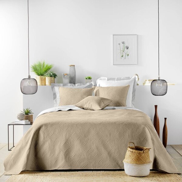 Světle hnědý set přehozu a povlaku na polštář z mikrovlákna 240x260 cm Romane – douceur d'intérieur