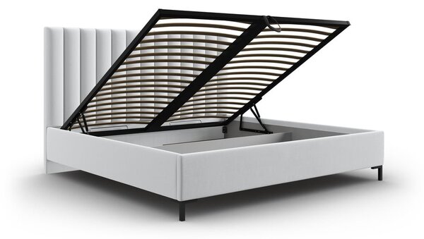Světle šedá čalouněná dvoulůžková postel s úložným prostorem s roštem 180x200 cm Casey – Mazzini Beds