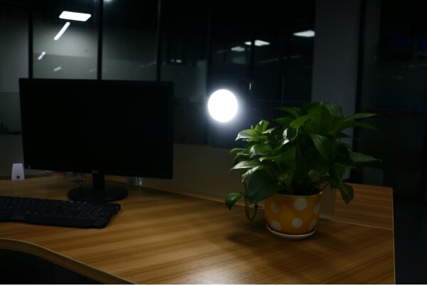 LED Lampička KLIP s USB nabíjením LED/5W/5V 4000K