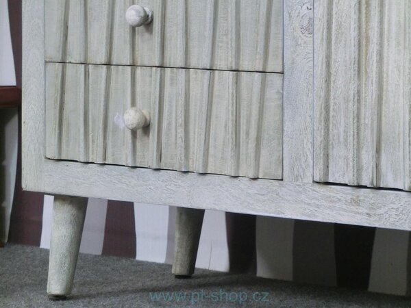 (1860) GILBERT - Masivní vitrína