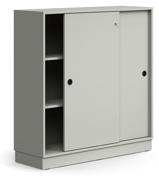 AJ Produkty Skříň s posuvnými dveřmi QBUS, 2 police, sokl, úchytky, 1252x1200x400 mm, světle šedá
