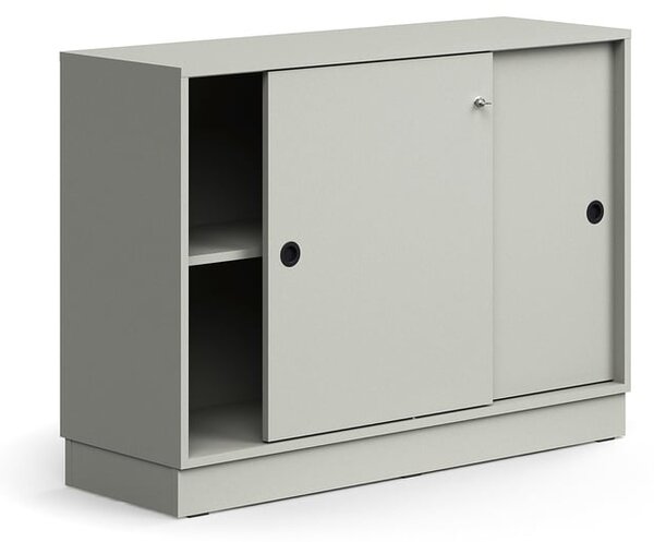 AJ Produkty Skříň s posuvnými dveřmi QBUS, 1 police, sokl, úchytky, 868x1200x400 mm, světle šedá