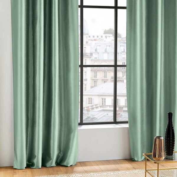 Zelený saténový závěs 140x240 cm Shana – douceur d'intérieur