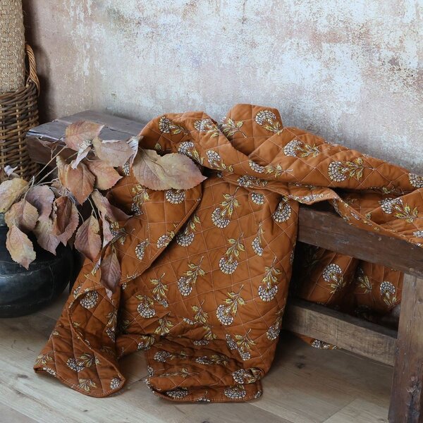 Hnědý prošívaný bavlněný přehoz s květinovým vzorem Aix Quilt - 130*180 cm - Chic Antique