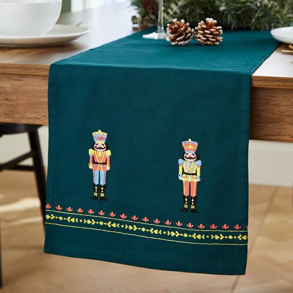 Bavlněný běhoun na stůl s vánočním motivem 33x220 cm Nutcracker – Catherine Lansfield