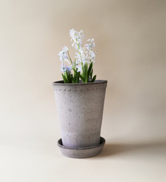 Bergs Potter Terakotový květináč Helena Tall Grey - 14 cm BP160
