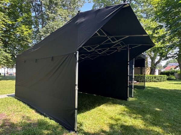 Nůžkový podiový stan 4,5x4,5 m FOH Typ konstrukce: S INTEGROVANÝM KŠILTEM