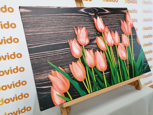 Obraz očarující oranžové tulipány na dřevěném podklade