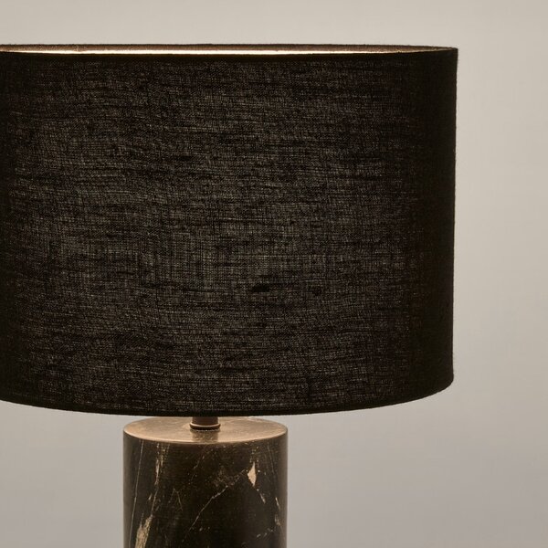Černá mramorová stolní lampa Kave Home Vex