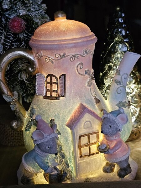 Vánoční dekorace svítící konvička s myškami - 15*12*16 cm - Clayre & Eef