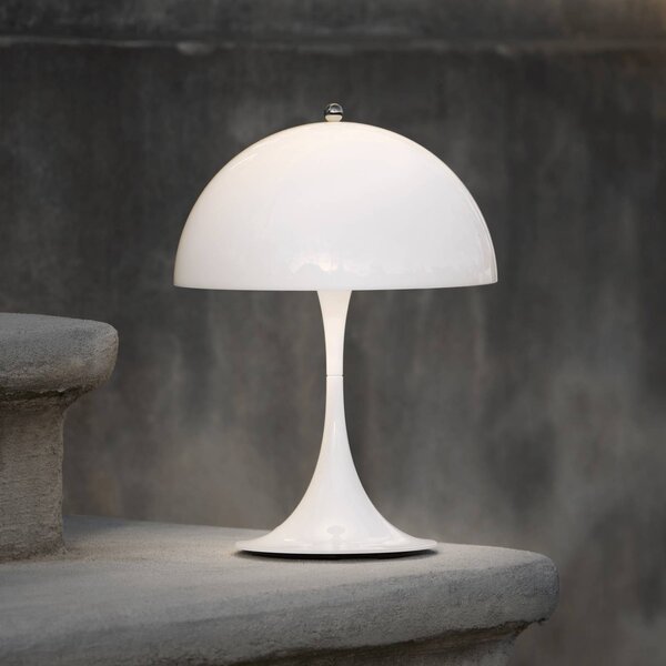 Louis Poulsen Akumulátorová lampa Panthella PORTABLE 250 bílá IP44, stmívatelný, Bílá / opál, Obývací pokoj / jídelna, Plast, Moderní