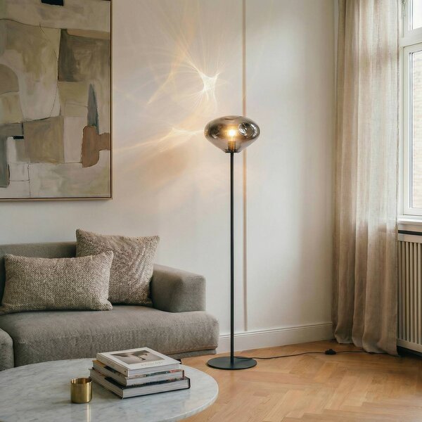 Lindby stojací lampa Lelia, kouřově šedá, sklo, kov, 150 cm, Hliník / šedá / zinek, Obývací pokoj / jídelna, Sklo, Design
