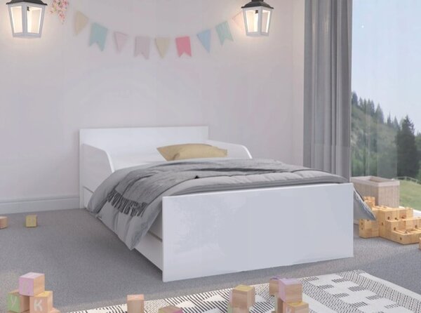 Jednoduchá a univerzální dětská postel bílé barvy 160 x 80 cm