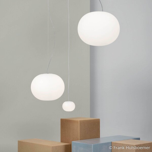 FLOS Glo-Ball - kulové závěsné světlo 33 cm, stmívatelný, Bílá / opál, Obývací pokoj / jídelna, Sklo, Design, Koule