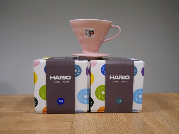 Hario dripper V60-02 keramický růžový
