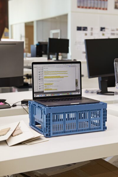 Skládací přepravka Colour Crate Medium Electric Blue