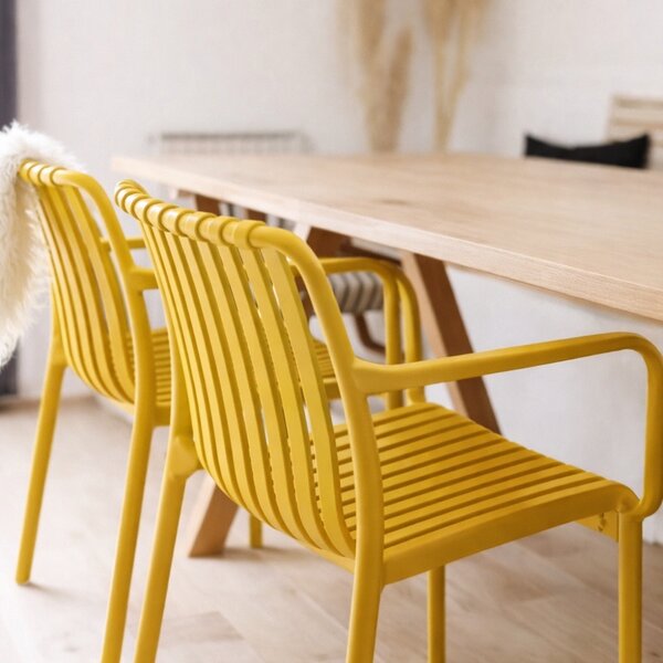 Hořčicově žlutá plastová zahradní židle Kave Home Isabellini