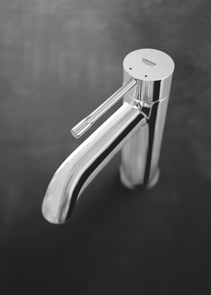 Grohe Essence umyvadlová baterie stojící StarLight Chrome 23589001