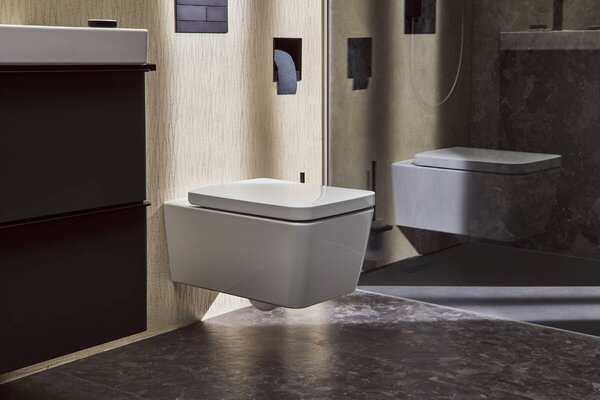 Hansgrohe EluPura Q - Závěsné WC 540, AquaFall splachování, SmartClean + sedátko se SoftClose a QuickRelease, bílá 61117450