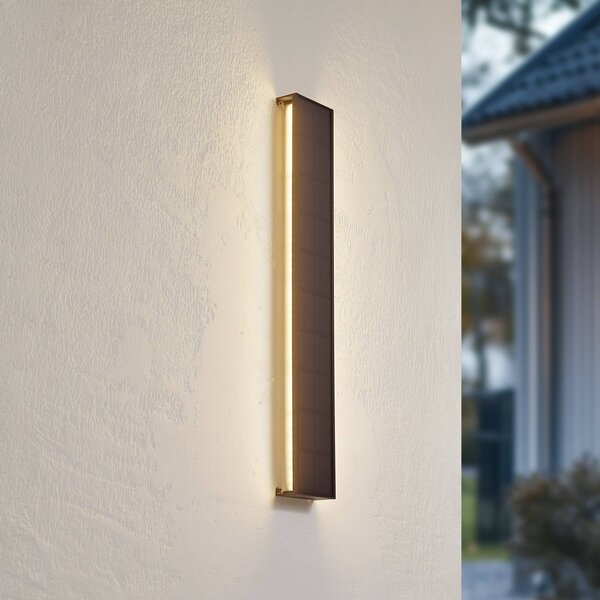 Lindby LED solární nástěnné světlo Laarni, stmívatelné, IP54, černé, stmívatelný, Černá, Hliník, Solární lampy