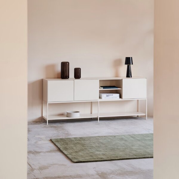 Bílá lakovaná komoda Kave Home Vedrana 195 x 40 cm