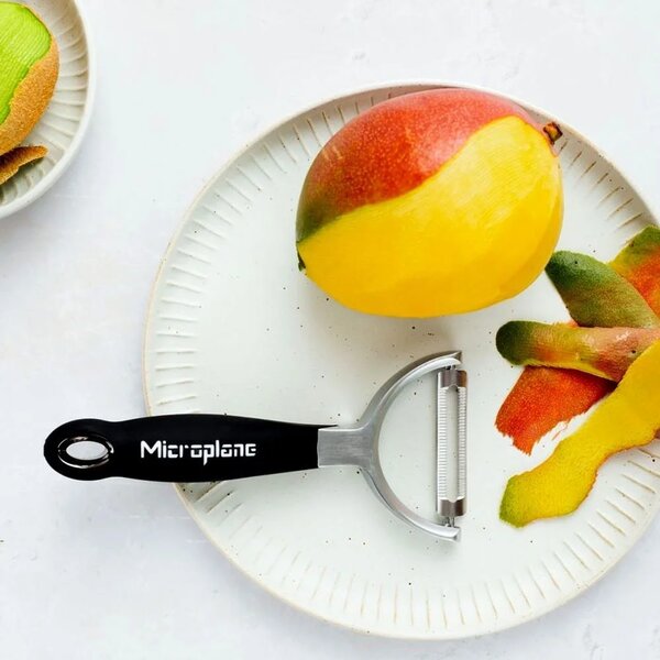 Microplane Professional široká škrabka vroubkovaná černá