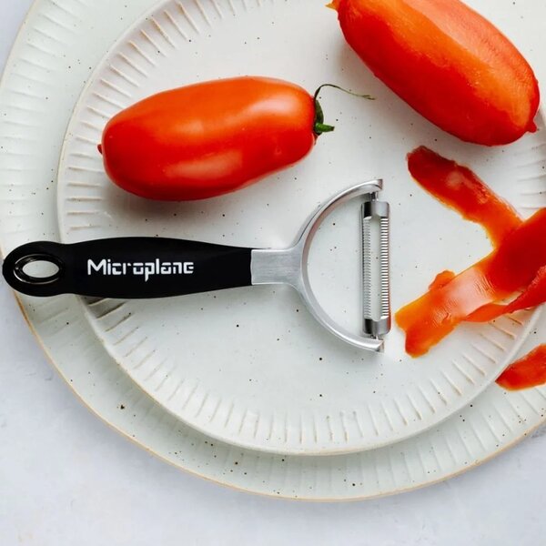 Microplane Professional široká škrabka vroubkovaná černá
