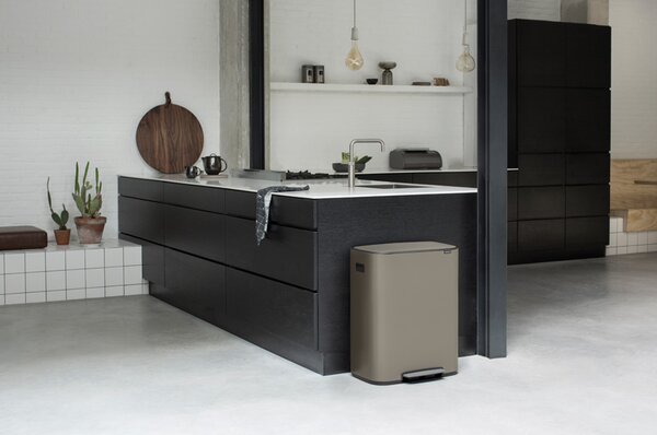 Brabantia odpadkový pedálový koš Bo 60L, platinová